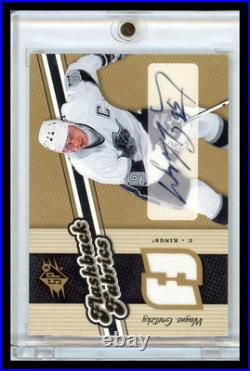 Wayne Gretzky 2006-07 Upper Deck SPx Flashback Fabrics Autograph Jersey Patch