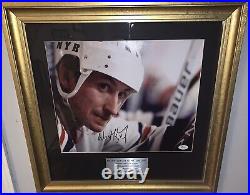 Wayne Gretzky Autographed 11 x 14 Picture JSA Authenticated Framed