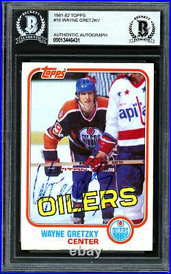 Wayne Gretzky Autographed 1981-82 Topps Card Oilers Vintage Beckett #13446431