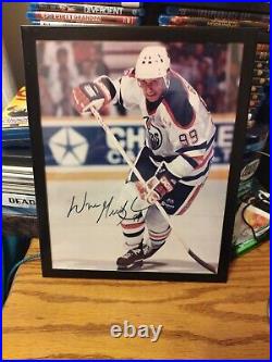 Wayne Gretzky Autographed 8x10 Photo With Card Shop COA READ