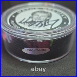 Wayne Gretzky Autographed Hall of Fame Hockey Puck 1999 Inductee Upper Deck