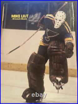 Wayne Gretzky Autographed Hockey Illustrated 5/1982 JSA Certified