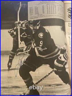 Wayne Gretzky Autographed Hockey Illustrated 5/1982 JSA Certified