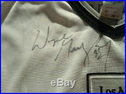 Wayne Gretzky Autographed Kings Jersey. Bold Huge Signature