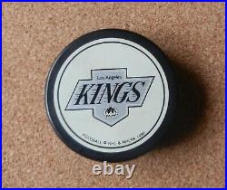 Wayne Gretzky Autographed Kings Puck All Time Scoring Record 1157/1851 -FotoPuck