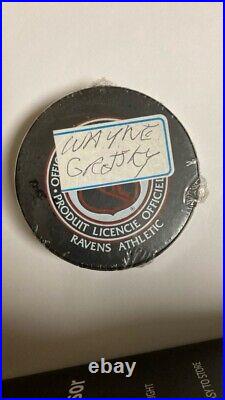 Wayne Gretzky Autographed Official NHL Hockey Puck New York Rangers