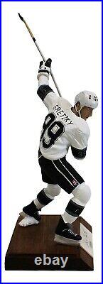 Wayne Gretzky Autographed Salvino Statue LA Kings UDA Upper Deck 626