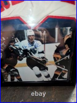 Wayne Gretzky Autographed Signed 8x10 Photo LA Kings Framed Jersey Display COA