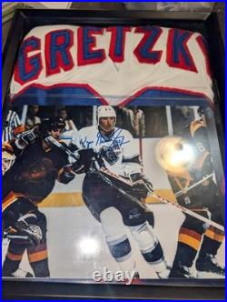 Wayne Gretzky Autographed Signed 8x10 Photo LA Kings Framed Jersey Display COA