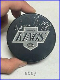 Wayne Gretzky Autographed Signed Professional NHL LA Kings Puck with Display Case