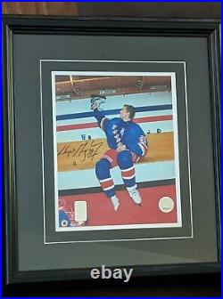 Wayne Gretzky Framed WGA Signed Auto Autographed COA Hanging Skates last game