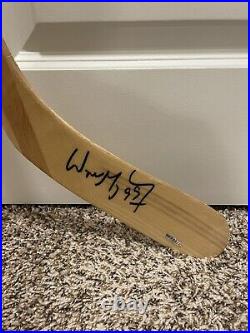 Wayne Gretzky Game Issued Upper Deck Authentic Signed Stick