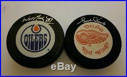 Wayne Gretzky & Gordie Howe Wga Uda Jsa Signed Oilers Redwings Pucks Autographs