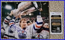 Wayne Gretzky Hard signed 8.5 X 11 photo. Edmonton Oilers. With COA