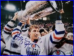 Wayne Gretzky Hard signed 8.5 X 11 photo. Edmonton Oilers. With COA