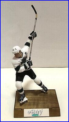 Wayne Gretzky LA Kings signed Salvino Statue mint autograph HOF UDA COA /950