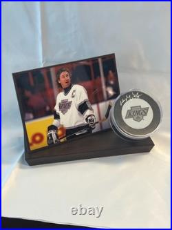 Wayne Gretzky Los Angeles Kings Autographed Puck & Display WithJSA COA Wayne Gretzky Los Angeles Kings Autographed Puck & Display WithJSA COA