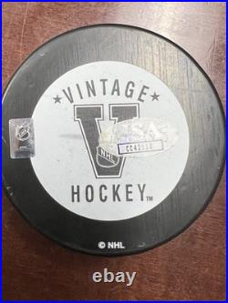 Wayne Gretzky Los Angeles Kings Autographed Puck With JSA COA