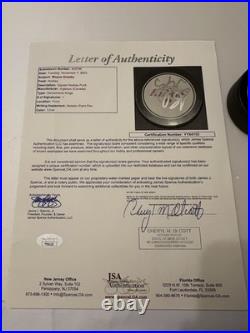 Wayne Gretzky Los Angeles Kings Autographed Puck With JSA LOA And Display