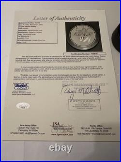 Wayne Gretzky Los Angeles Kings Autographed Puck With JSA LOA And Display