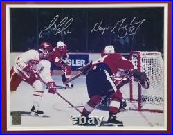 Wayne Gretzky & Mario Lemieux Signed Framed 11x14 Photo Beckett #AE16670