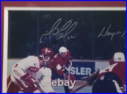 Wayne Gretzky & Mario Lemieux Signed Framed 11x14 Photo Beckett #AE16670