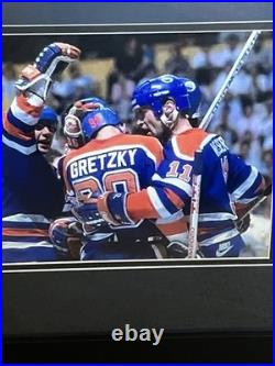 Wayne Gretzky Mark Messier Edmonton Oilers Autographed Framed Photos with JSA COA Wayne Gretzky Mark Messier Edmonton Oilers Autographed Framed Photos with JSA COA