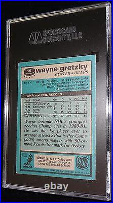 Wayne Gretzky Oilers 1981-82 Topps #16 Vintage Autographed Card Signed Sgc
