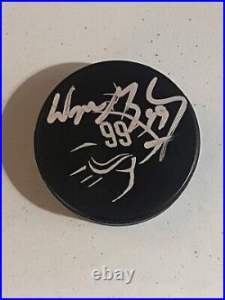 Wayne Gretzky! Rare Signed Puck From Gretzky's Toronto Restaurant
