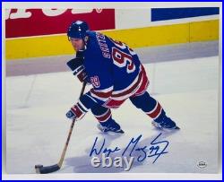 Wayne Gretzky Signed 11x14 Photo With COA (A40753)