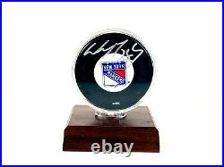 Wayne Gretzky Signed Autographed 5 Hockey Pucks