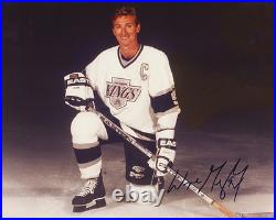 Wayne Gretzky Signed Autographed 8x10 Photo Los Angeles LA Kings BAS Beckett