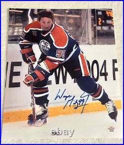 Wayne Gretzky Signed Edmonton Oilers 8x10 Photo with COA