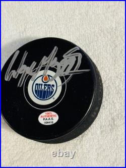 Wayne Gretzky Signed Edmonton Oilers Hockey Puck COA