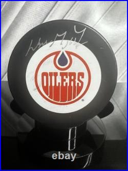 Wayne Gretzky Signed Edmonton Oilers Logo Hockey Puck Fanatics Wayne Gretzky Signed Edmonton Oilers Logo Hockey Puck Fanatics