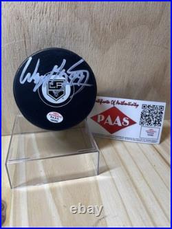Wayne Gretzky Signed Hockey Puck Cert PAAS COA #104392 Free Case Upper Deck Card