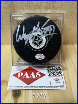 Wayne Gretzky Signed Hockey Puck Cert PAAS COA #104392 Free Case Upper Deck Card