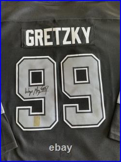 Wayne Gretzky Signed Jersey. Gretzky Holo Sticker COA. Kings