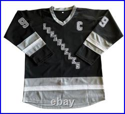 Wayne Gretzky Signed Jersey. Gretzky Holo Sticker COA. Kings