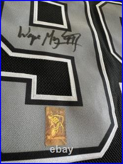 Wayne Gretzky Signed Jersey. Gretzky Holo Sticker COA. Kings