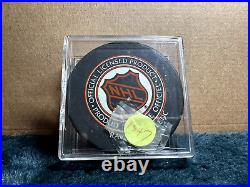 Wayne Gretzky Signed Los Angeles Kings Hockey Puck Certificate of Authenticity