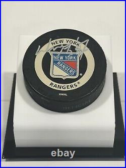 Wayne Gretzky Signed NY Rangers Logo Hockey Puck withUDA Box & Cert. + Display Case
