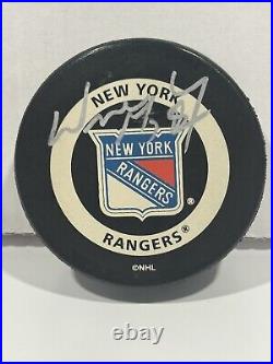 Wayne Gretzky Signed NY Rangers Logo Hockey Puck withUDA Box & Cert. + Display Case