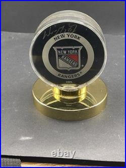 Wayne Gretzky Signed New York Rangers UDA Upper Deck Puck With Case, Box and COA