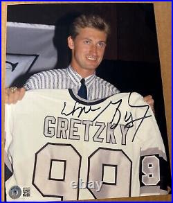 Wayne Gretzky Signed Photo 8 X 10 Autographed Beckett Authentication Loa Bas
