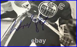 Wayne Gretzky Signed Photo 8 X 10 Autographed Beckett Authentication Loa Bas