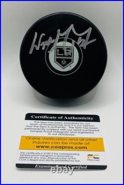 Wayne Gretzky Signed Puck With COA (PC485921) (Kings)