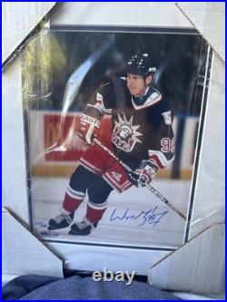 Wayne Gretzky Upper Deck UDA Autographed 8x10 /250