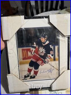 Wayne Gretzky Upper Deck UDA Autographed 8x10 /250