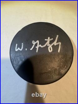 Wayne Gretzky, Walter Gretzky & Brent Gretzky Signed Hockey Pucks RARE JSA